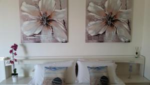 a bedroom with two pictures on the wall and a bed at Cabà Holiday Bardolino Gritti in Bardolino