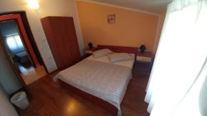 Łóżko lub łóżka w pokoju w obiekcie Guest House Ilic