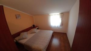 Łóżko lub łóżka w pokoju w obiekcie Guest House Ilic