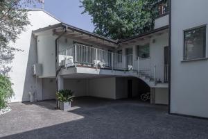 a white building with a balcony and a staircase at La Betulla in Mantova