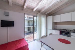 a kitchen with a white table and a red couch at La Betulla in Mantova