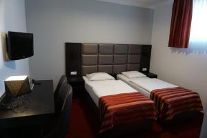 En eller flere senge i et værelse på Hotel Restauracja Varia