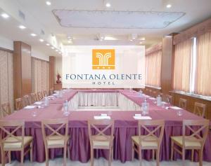 The business area and/or conference room at Hotel Fontana Olente