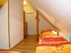 Posteľ alebo postele v izbe v ubytovaní Apartmány Ilona