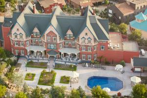 Piscina en o cerca de PortAventura Hotel Lucy's Mansion - Includes unlimited access & Express wristband to PortAventura Park & Ferrari Land