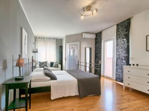 Posteľ alebo postele v izbe v ubytovaní Villa Carmen + 27 fotografií