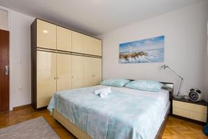 Postel nebo postele na pokoji v ubytování Apartman Edi