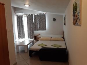 Postel nebo postele na pokoji v ubytování Apartments Jurjevic