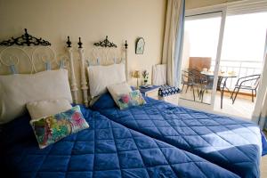 Postel nebo postele na pokoji v ubytování Suitur apartamento frente a la playa fuengirola