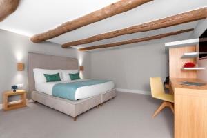 A bed or beds in a room at La Piazzetta Guest House