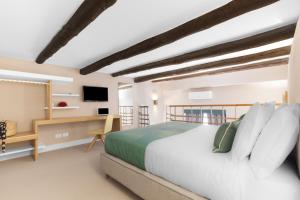 A bed or beds in a room at La Piazzetta Guest House
