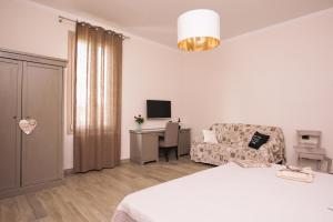 a room with a bed and a couch and a desk at Florence Shabby Chic Home in Florence