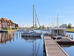 Gallery image of Hausboot Ueckermuende Typ FLOATING in Ueckermünde