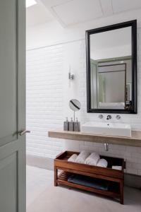 A bathroom at Fort Bazaar