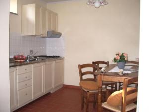 A kitchen or kitchenette at Rimaggiori Country Home & Restaurant