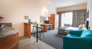 Lotus Family Hotel - Free Parking的休息区