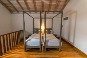 A bed or beds in a room at Fort Bazaar