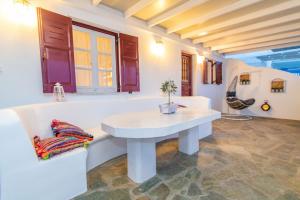 Gallery image of Fouli's House at "Porto Vlastos" in Agios Ioannis Tinos +25 photos