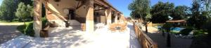 a building with a fence in front of a courtyard at Guesthouse Le Pujol in Sainte-Foy-dʼAigrefeuille