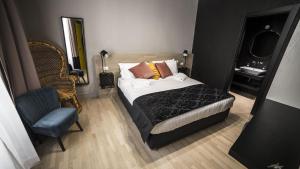 Кровать или кровати в номере SuiteLifeTrevi