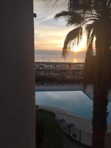 Gallery image of Beau T2 vue mer dans résidence standing avec piscine classé 3 étoiles in Six-Fours-les-Plages