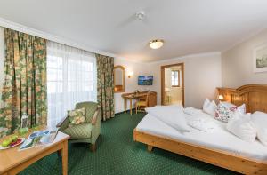 Letto o letti in una camera di Hotel zum Hirschen