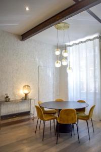 a dining room with a table and chairs at Résidence Barla in Nice