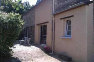 Το κτήριο όπου στεγάζεται  η παραθεριστική κατοικία