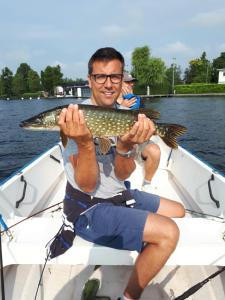 Výhled na řeku, která protéká v blízkosti hotelu