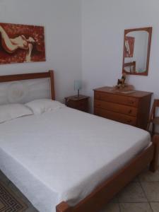 a bedroom with a bed and a dresser and a mirror at Semi-Detached Villa in Vilamoura