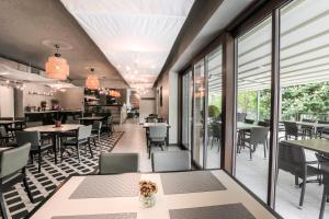 Restoran või mõni muu söögikoht majutusasutuses Hotel Mandát