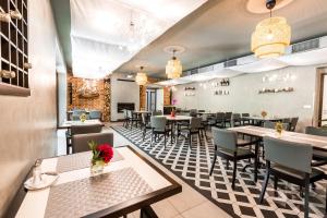 Restoran või mõni muu söögikoht majutusasutuses Hotel Mandát
