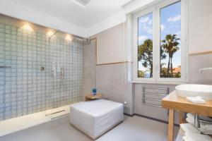 A bathroom at La Piazzetta Guest House