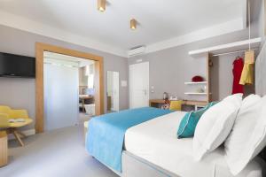 A bed or beds in a room at La Piazzetta Guest House