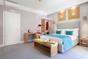 A bed or beds in a room at La Piazzetta Guest House