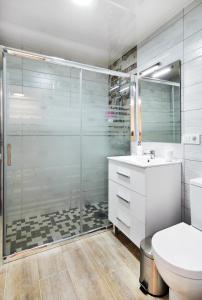 a bathroom with a shower and a toilet and a sink at Apartments Cura Beach PROA in Torrevieja