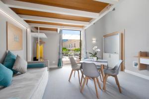 A seating area at La Piazzetta Guest House