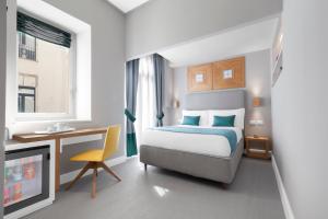 A bed or beds in a room at La Piazzetta Guest House