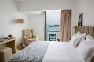 Memmo Baleeira - Design Hotels tesisinde bir odada yatak veya yataklar