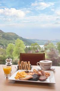 Breakfast options na available sa mga guest sa Drimsynie Estate Hotel