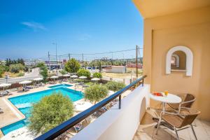 Bazén v ubytovaní Mon Repos Hotel alebo v jeho blízkosti