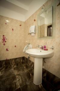 ห้องน้ำของ Hotel Albania
