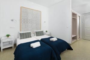 Postel nebo postele na pokoji v ubytování Pefkos View Suites & Maisonette