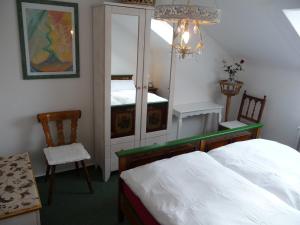 En eller flere senger på et rom på Schwarzwald-Ferienwohnungen Begert