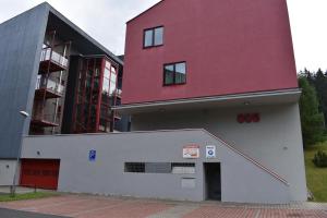Budova, v ktorej sa apartmán nachádza