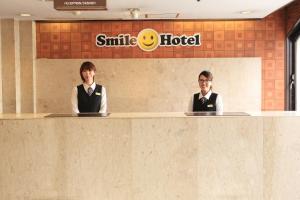 Členové personálu v ubytování Smile Hotel Shimonoseki