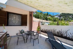 Patio alebo iná vonkajšia časť ubytovania Manthiata Studios