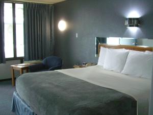 Gallery image of Quail's Nest Inn & Suites in Osage Beach +26 photos