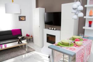 TV a/nebo společenská místnost v ubytování Good Vibes Estudio Deluxe Trinidad 2