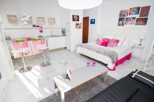 Postel nebo postele na pokoji v ubytování Good Vibes Estudio Deluxe Trinidad 2